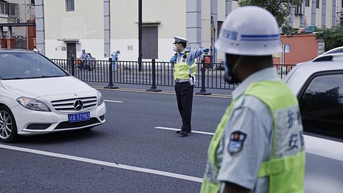 简易事故“不扣车”、一般事故“少扣车”，上海交警推8项便民利企措施