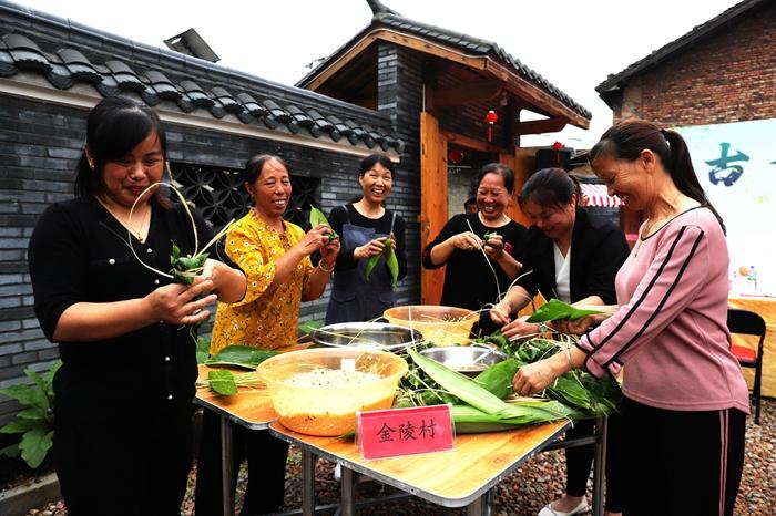 ​光泽举办“古韵崇仁 粽香端午”包粽子比赛