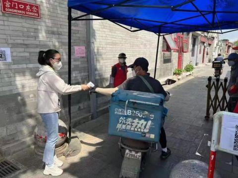 北京西城新街口“守门人”跑好“接力赛”