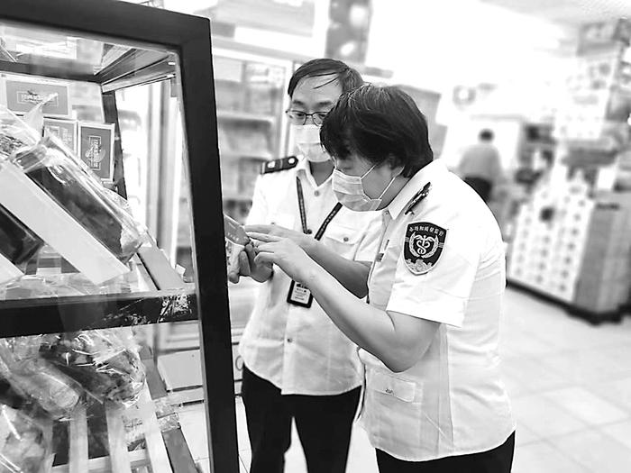 天津市河东区市场监管局对各考点周边宾馆、餐馆开展重点区域和点位监督检查工作