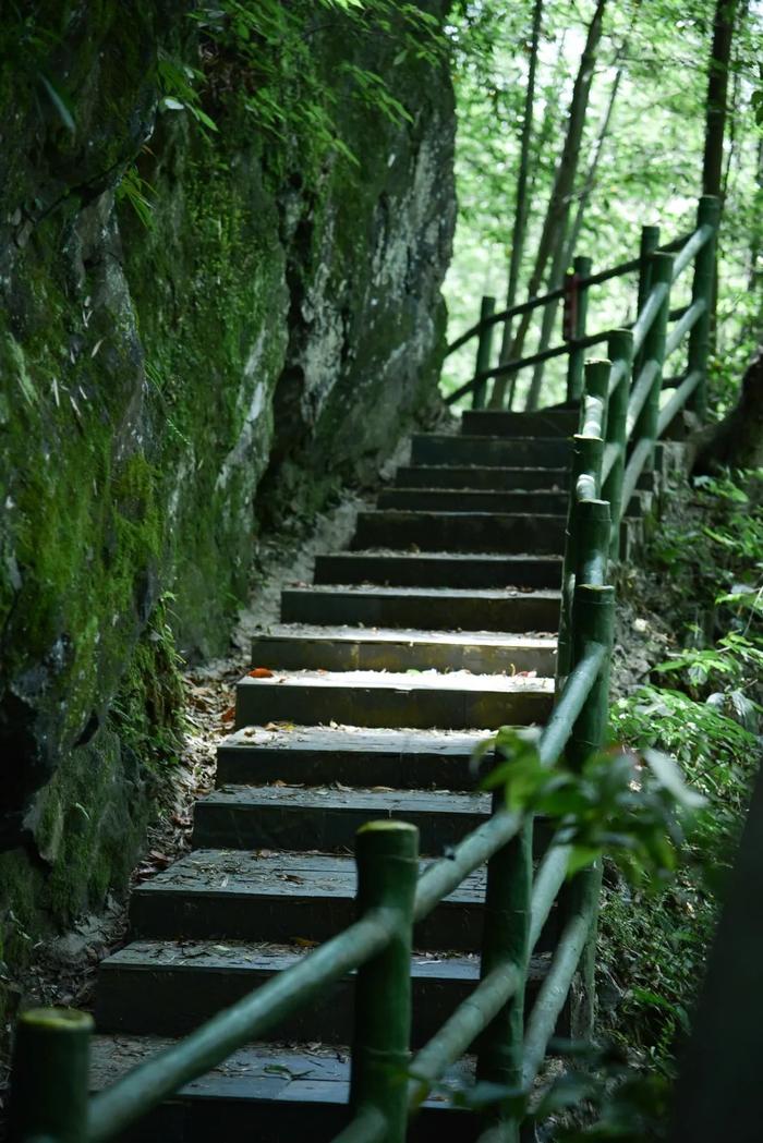 【在长沙过周末】漂流、溯溪、瀑布、一站式游玩，又是一个宝藏夏日避暑地！