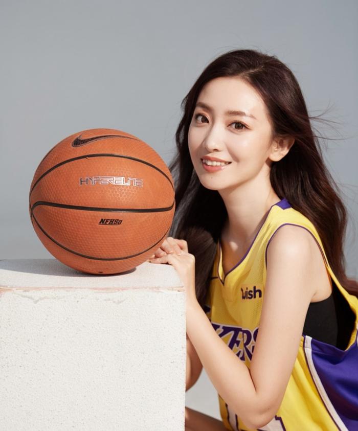 直播吧女主播大赛16强出炉：美娜小七领衔！快来票选8强赢NBA手办