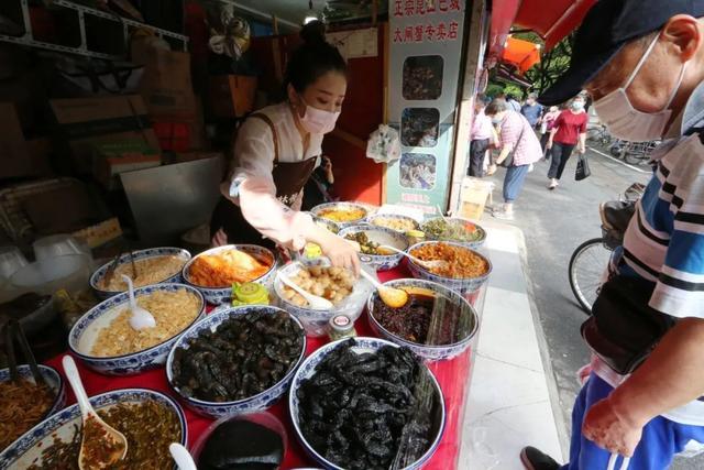 生煎锅贴、包子馄饨！烟火气满满的早餐店回来了