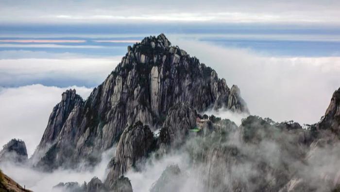 上海迪士尼小镇及迪士尼乐园酒店恢复运营！黄山外地游客增多，跨省游恢复信号？