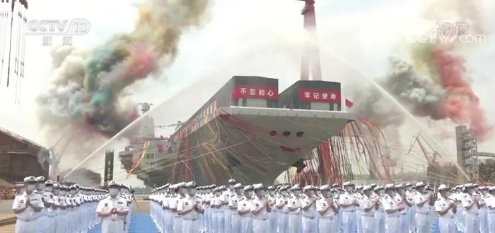 独家视频丨我国第三艘航空母舰下水，命名福建舰！