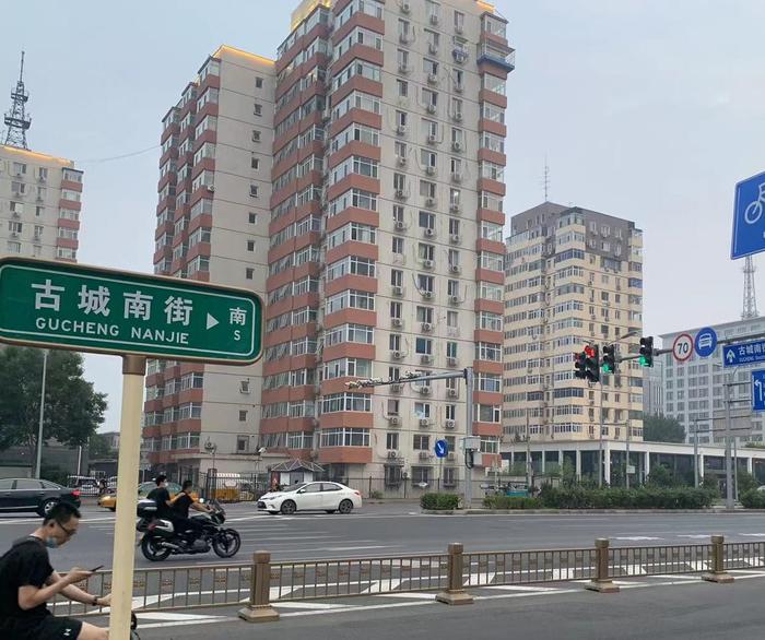 北京石景山部分路段设置摩托车道，限速每小时50公里