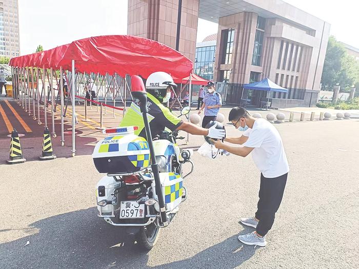 沧州市公安交警支队采取多项服务举措护航中考