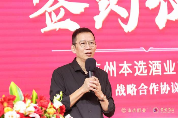 吴晓波、朱跃明来到茅台镇，本选酒业的酱酒“标的”浮出水面