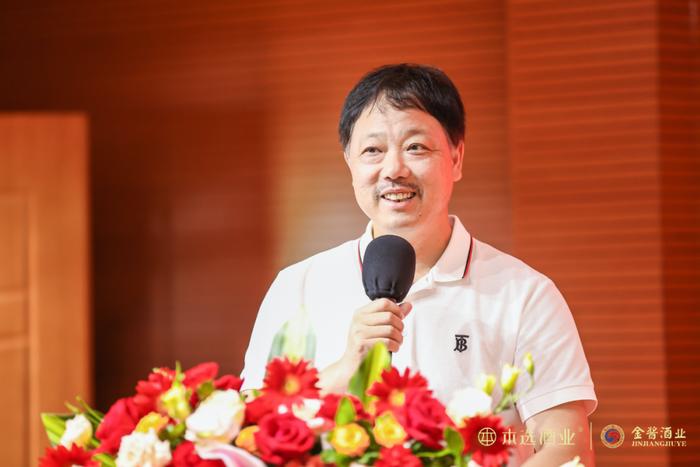 吴晓波、朱跃明来到茅台镇，本选酒业的酱酒“标的”浮出水面