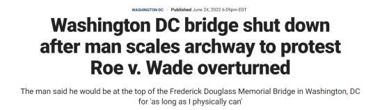 华盛顿男子爬桥顶抗议推翻“罗诉韦德案” 美交通局紧急关闭大桥