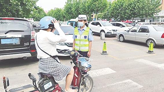 灵寿县公安交警大队常态化开展严查电动自行车交通违法专项治理行动