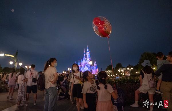 夜空绚烂，上海迪士尼乐园烟火秀回来了！