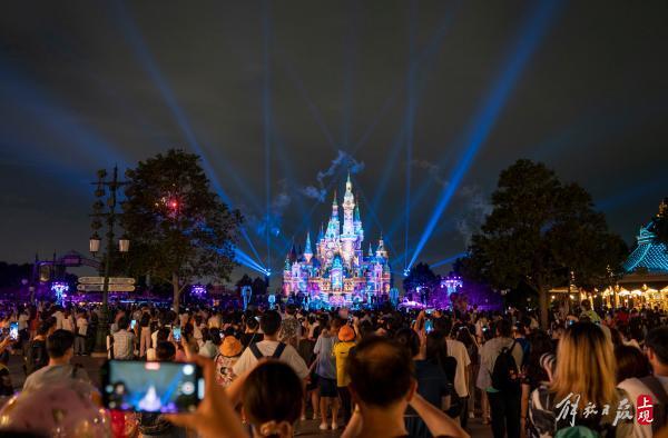 夜空绚烂，上海迪士尼乐园烟火秀回来了！