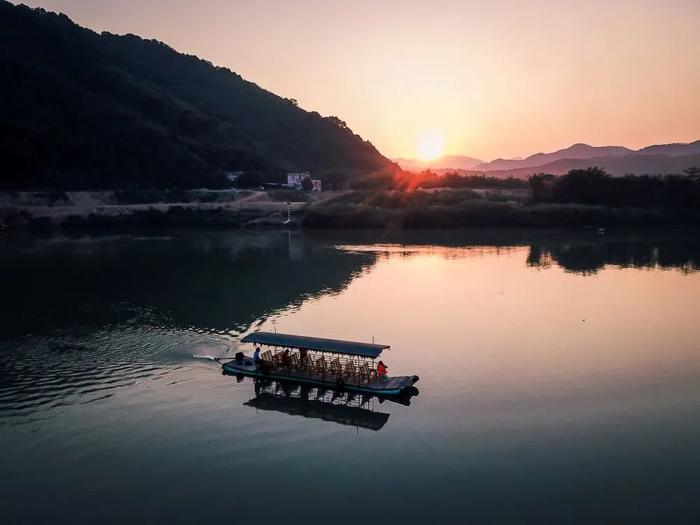 水天一色、仲夏荷花、万竹碧道……7月来肇庆这些地方就对了！