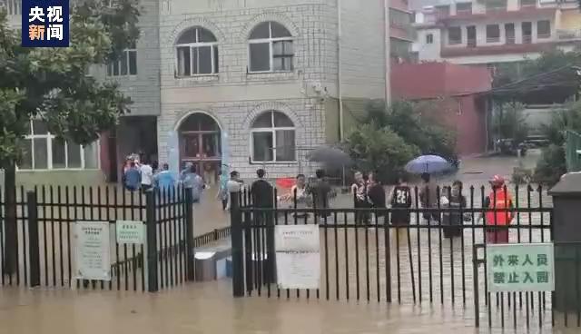 河南信阳暴雨 浉河区一幼儿园被困人员被安全转移