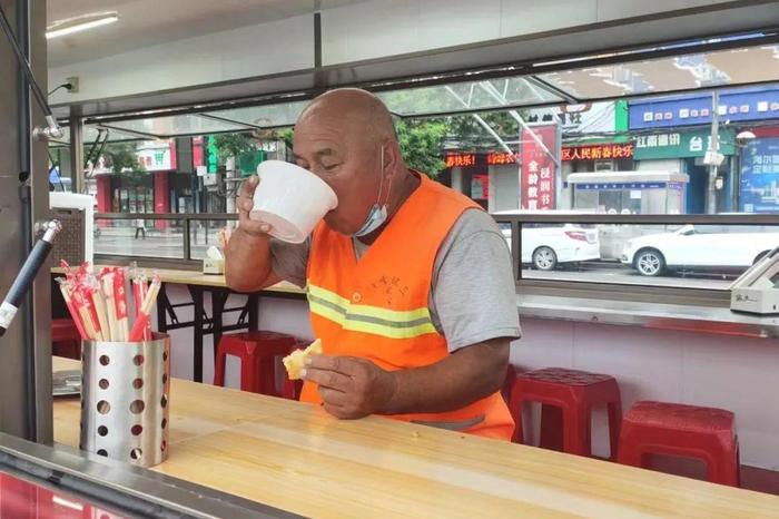 菜品堪比饭店！峰峰矿区滏临街上的“免费就餐车”亮了