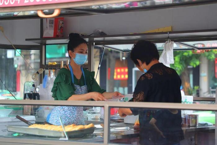 菜品堪比饭店！峰峰矿区滏临街上的“免费就餐车”亮了