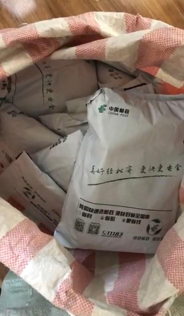 快递揽投员忘发货，致电商店铺遭大量投诉账号被封，当事人：损失约100余万元