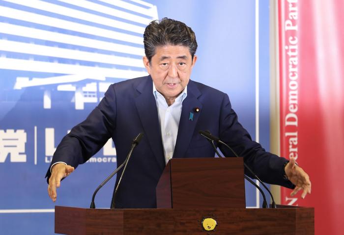 安倍晋三伤势过重不治身亡！在任时间最长的日本首相，曾帮日本走出“二十年通缩”，却加剧贫富差距