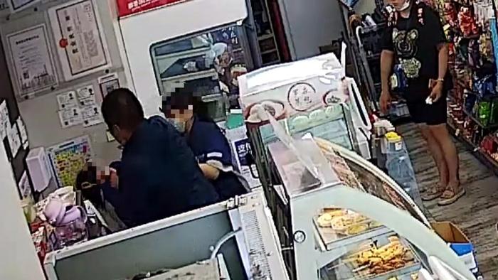 视频丨男子殴打女店员，原因竟是……