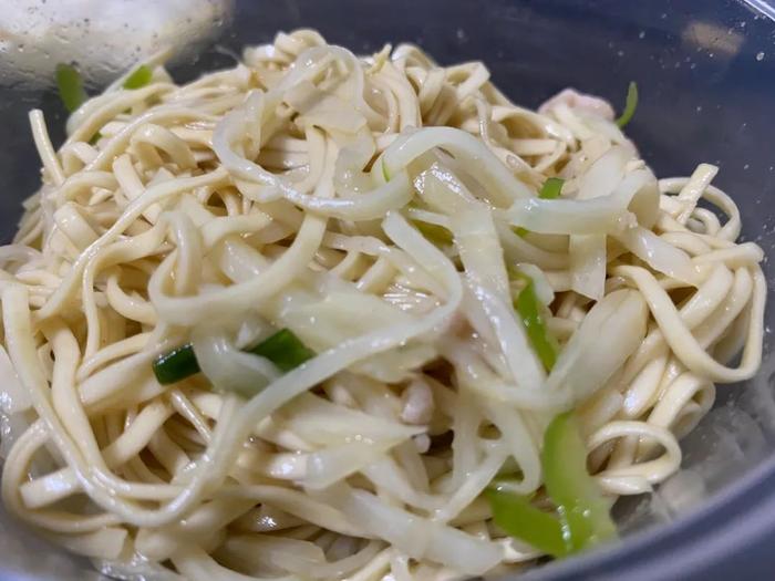 上海冷面偏甜 | 橘贰狗 拍摄