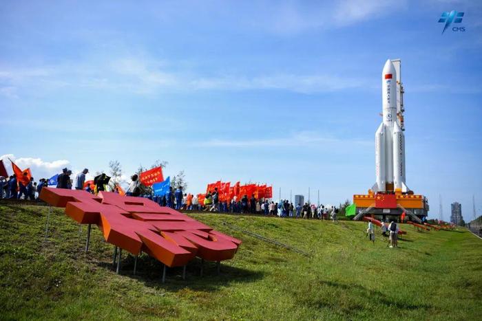 气势恢宏！问天实验舱与火箭组合体转运现场高清图来了