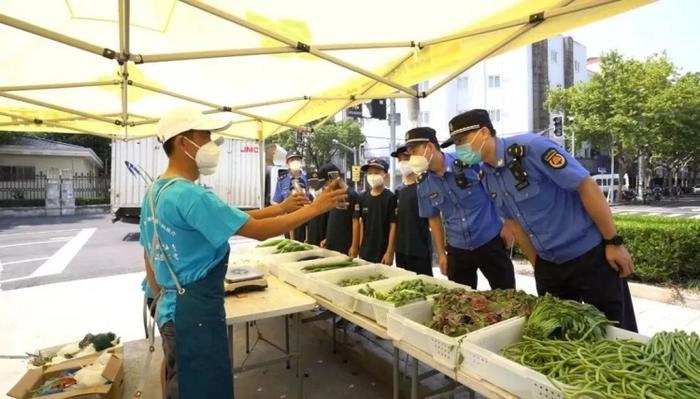 戴上城管帽，成为“一日小城管”！