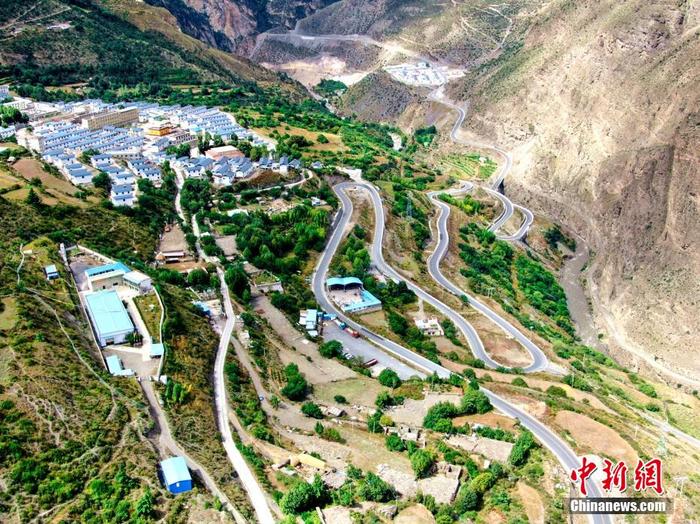 醉美交通壁纸来了！西藏民众出行告别“晴天一身土、雨天两脚泥”