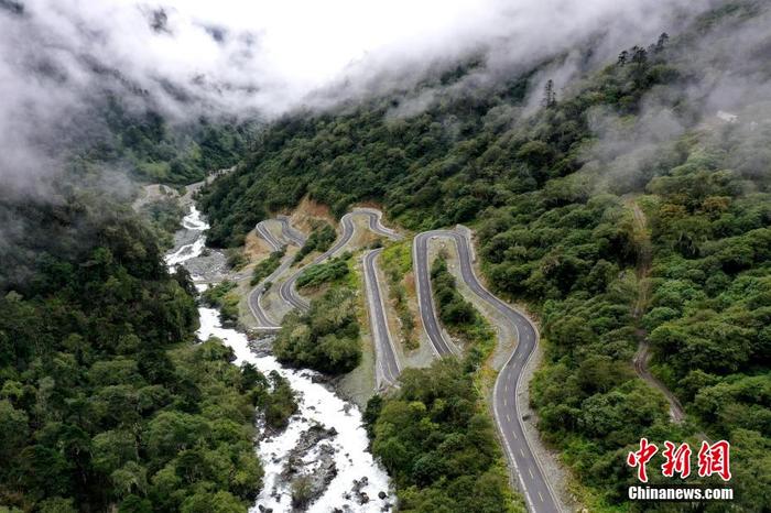 醉美交通壁纸来了！西藏民众出行告别“晴天一身土、雨天两脚泥”