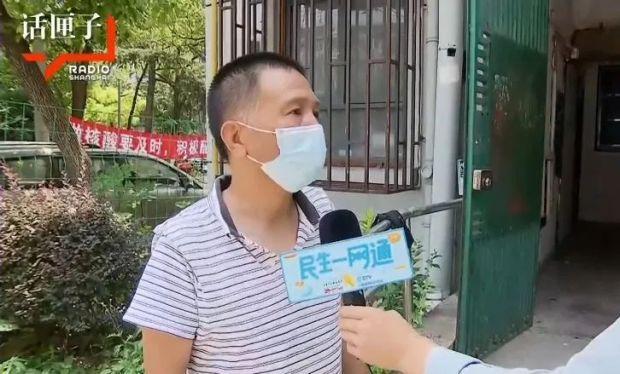 有个爱收集垃圾的邻居是什么体验……上海老爷叔：排泄物还直接往下扔，溅人一身！