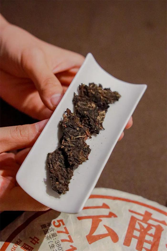 让八位专家茶人惊喜的一泡中期普洱茶，到底什么来头？