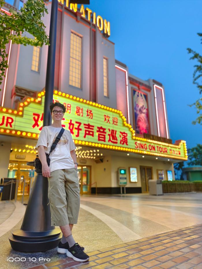 夜景光线复杂人像照片 图源:品玩lzh摄