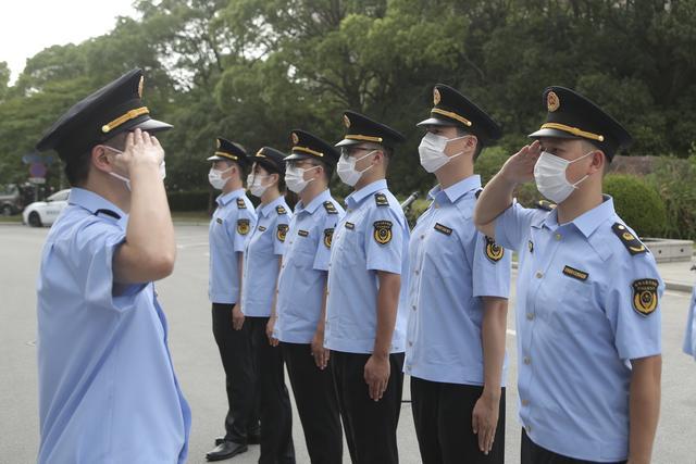 “换新”出发！松江区市场监管局举行行政执法制式服装着装仪式