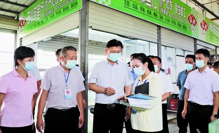 黄汝生在市区开展疫情防控工作调研时强调 把各项防控措施精准落实到每一个环节 牢牢守住不出现疫情规模性反弹的底线