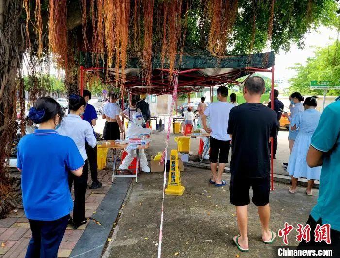 花费18万？“一家13人滞留三亚高档酒店”当事人发声，官方回应→