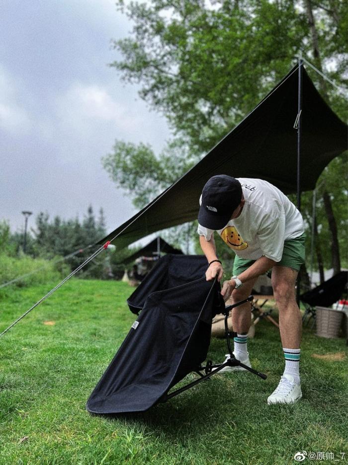 从小培养！原帅晒与女儿外出露营照：上瘾系列之亲子露营🏕️