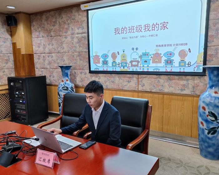 2021年9月22日下午,王忠泽代表班级答辩“我的班级我的家”,获得北京高校“我的班级我的家”十佳班集体。受访者供图