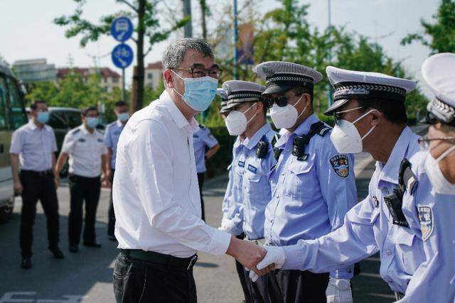 “感谢大家的坚守和付出！”区领导分组慰问一线干部职工