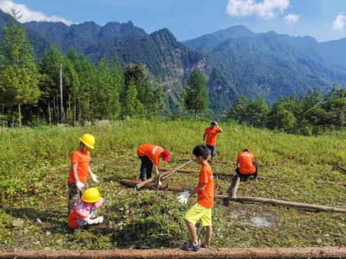 大熊猫国家公园 —“保护生态环境,共建自然学校”志愿者活动