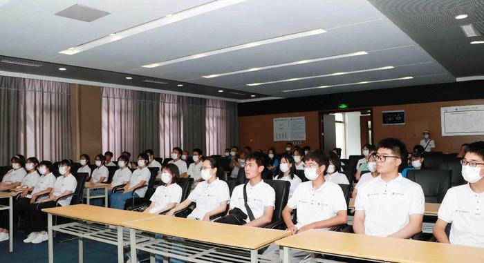 板城酒业爱心助学十八载，逐梦未来再起航！ 龍印·第十八届爱心助学圆梦行动捐助仪式圆满举行