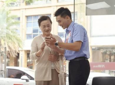 老年人打车难怎么办？万顺叫车：优化“一键叫车”功能，强化实体店助老服务