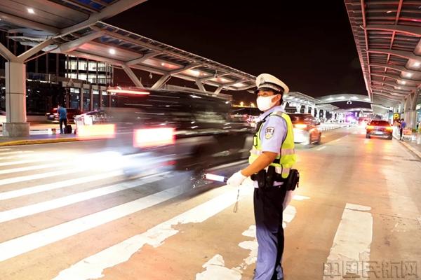 浙江省公安厅机场公安局开展机场交通整治零点行动
