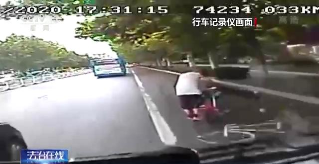 开“斗气车”致路人受伤 谁之责？如何赔偿？来看这些争议焦点→