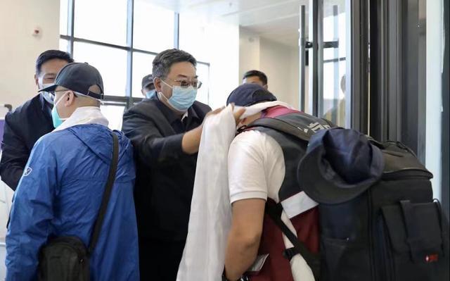 北京援青医疗队抵达玉树：首要任务是提升当地核酸检测效率