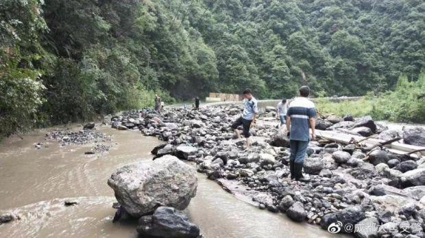 暴雨来袭成都多个景区关闭 西岭雪山附近交通已恢复 崇州安全转移千余人