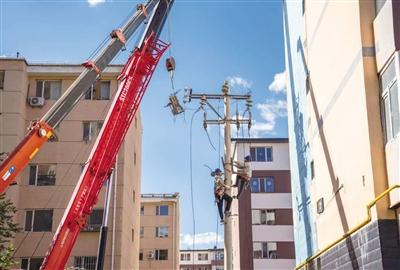 “飞线”入地 老旧小区难题解决了