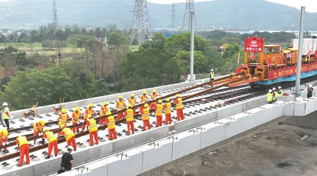 南沿江城际铁路进入全线铺轨阶段，未来上海至江阴、金坛等地更方便