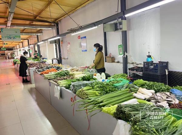 踏访汽开区生鲜市场：果蔬肉粮奶稳定，鲜鸡蛋难求