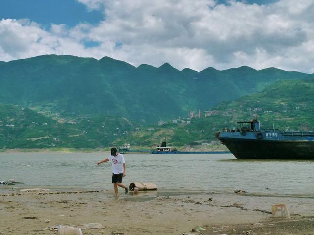 读书丨项逸：回望乡土，回眸父性——读杨不寒《我的江边记忆或曰弹断琴弦》《祭父文稿》