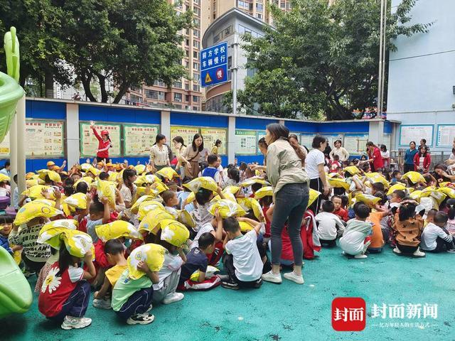 图集｜直击受地震影响的雅安石棉县：应急场所避险 学生和病人安全撤离丨泸定6.8级地震